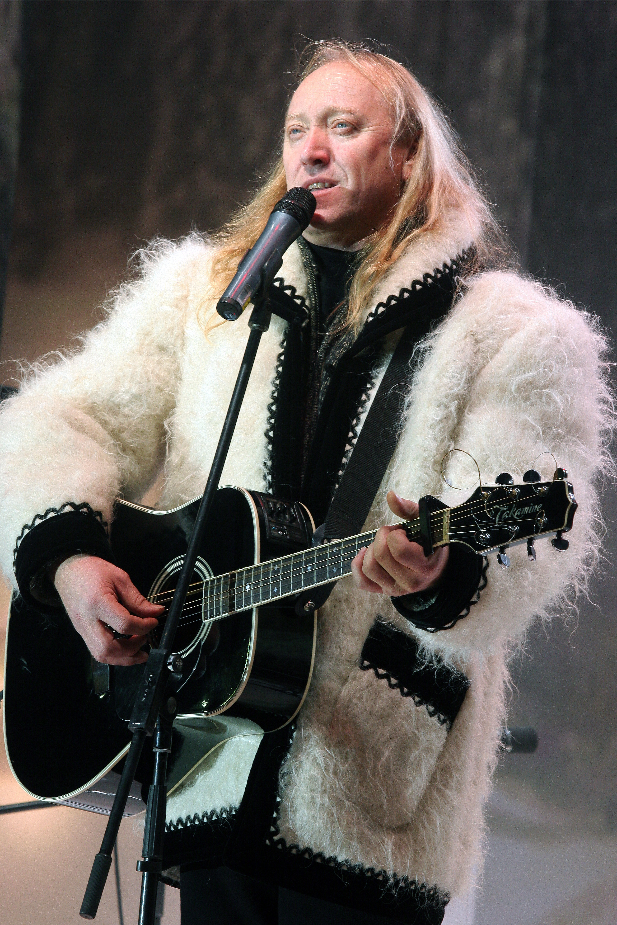 Stabilit in Canada, Stefan Hrusca vine in tara o data pe an, in luna decembrie