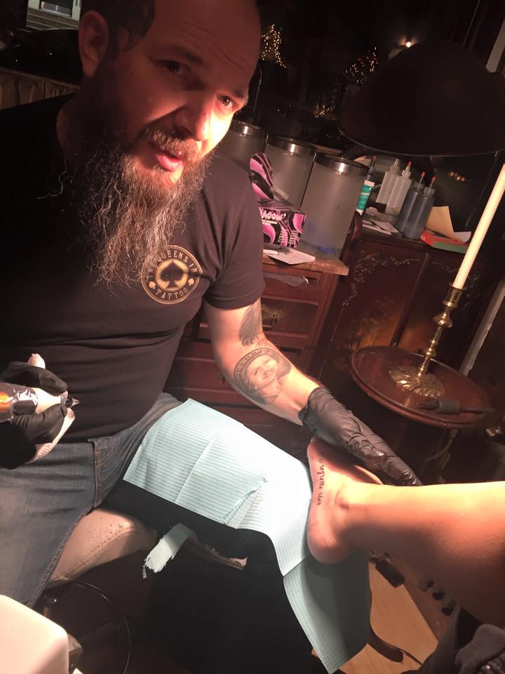 Matea si-a facut un cadou de Craciun: doua tatuaje