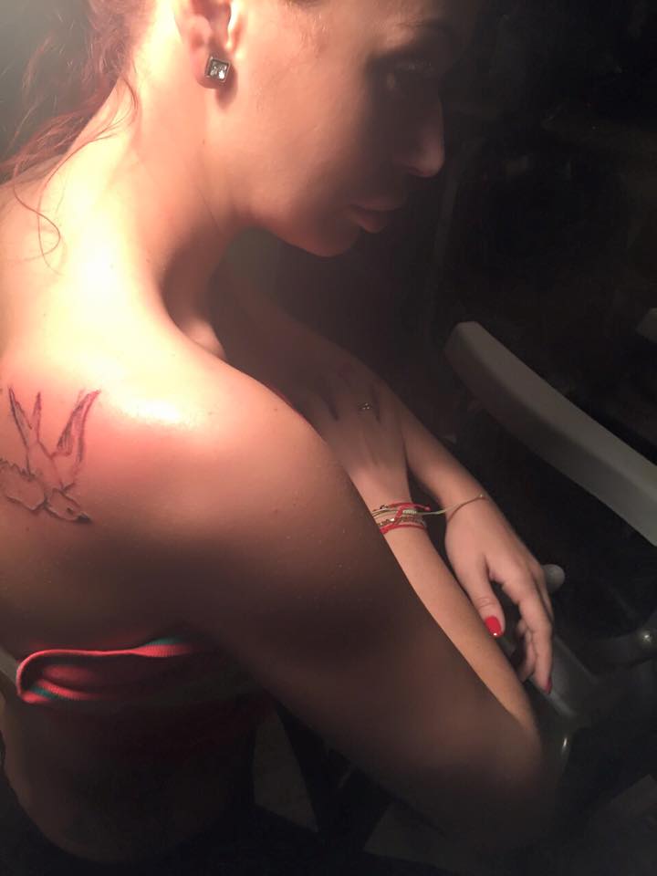 Matea a indurat pana ce tatuajele au fost gata