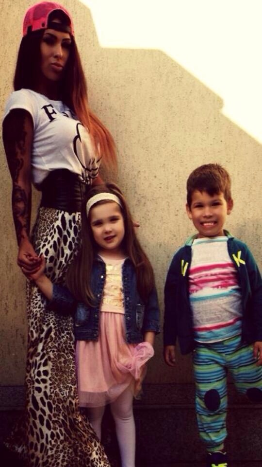 Cei mici sunt lumina ochilor ei