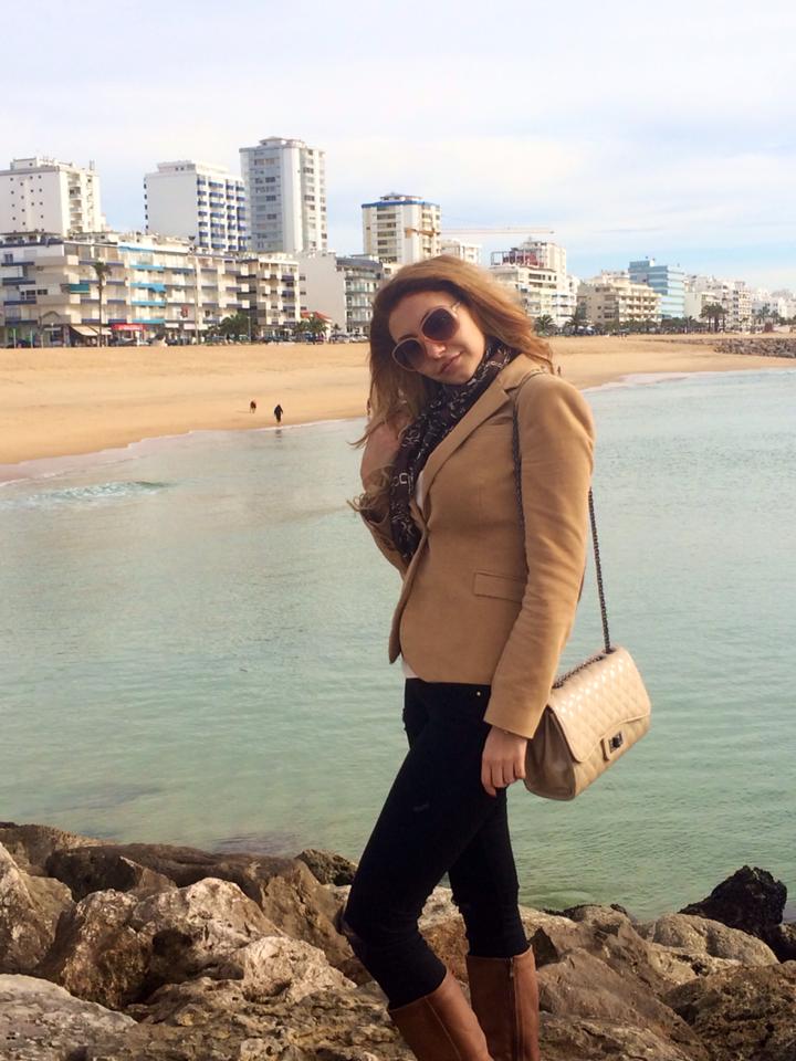 Frumoasa cantareata a fost coplesita de numarul mare de oameni prezenti la concertul sau dintr-un club din Portugalia