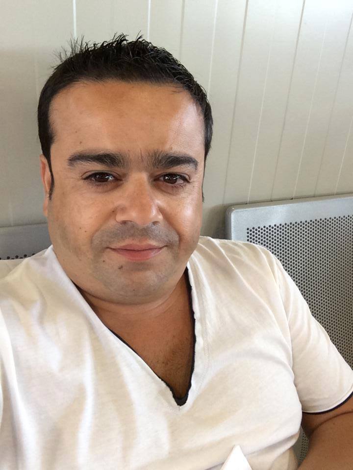 Manelistul s-a lasat pe mana medicului Kasem pentru a scapa de cearcane