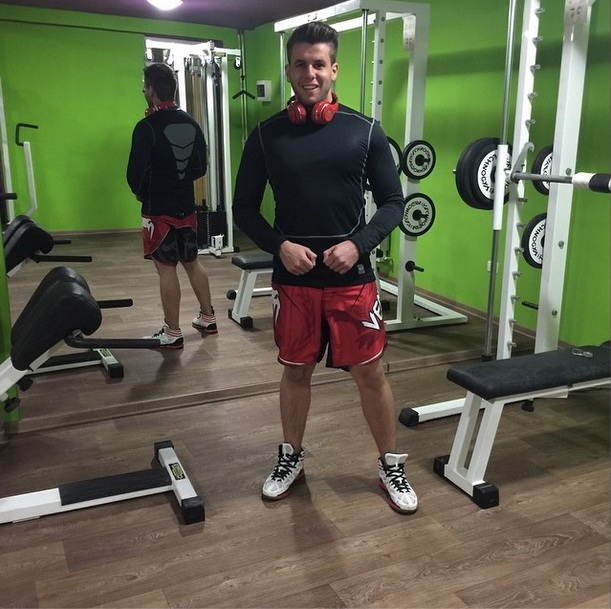 Andrei Penescu petrece mult timp la sala de forta