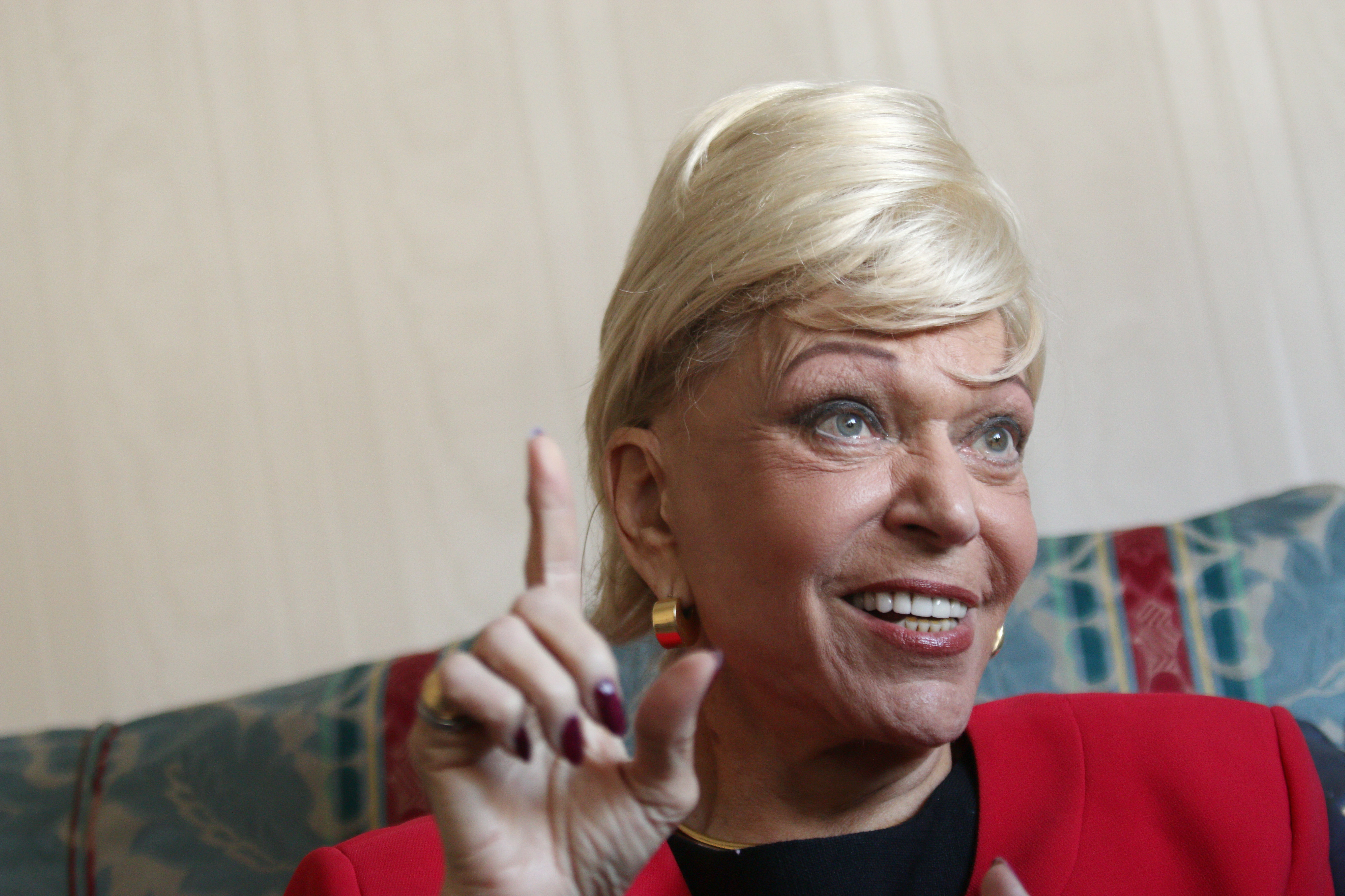 Christine Valmy a razbit si cu 10 dolari in buzunar