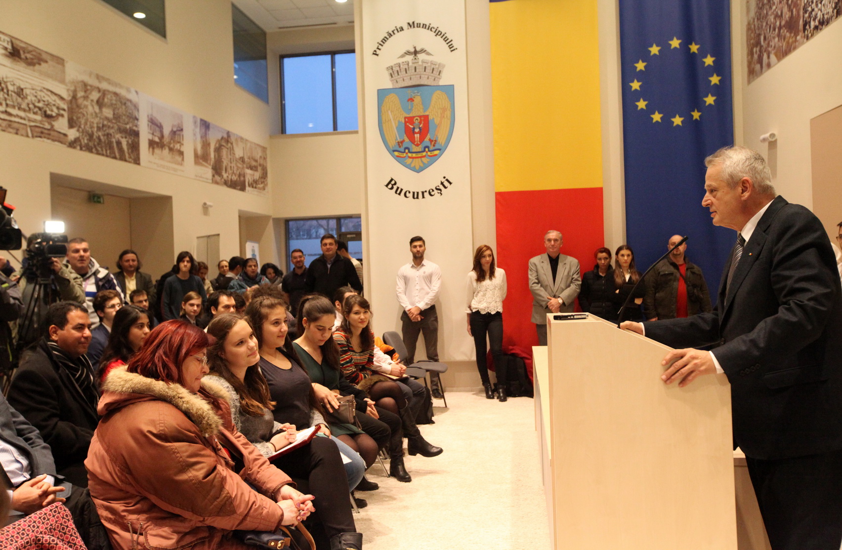 Primarul general Sorin Oprescu a premiat vineri 43 de olimpici