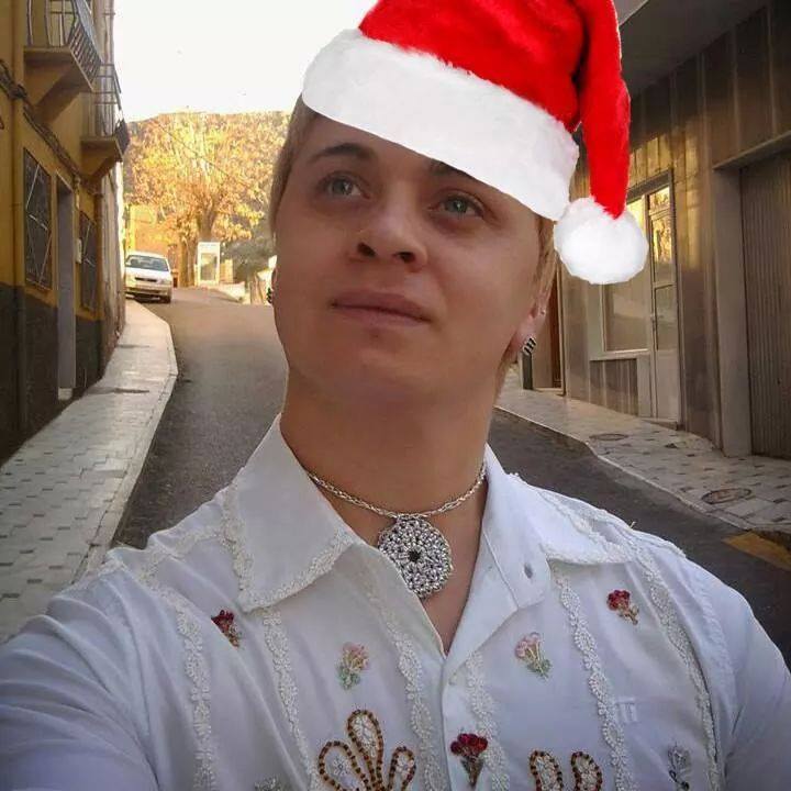 Ca sa intre in spiritul Sarbatorilor de Iarna, artistul a apelat la photoshop