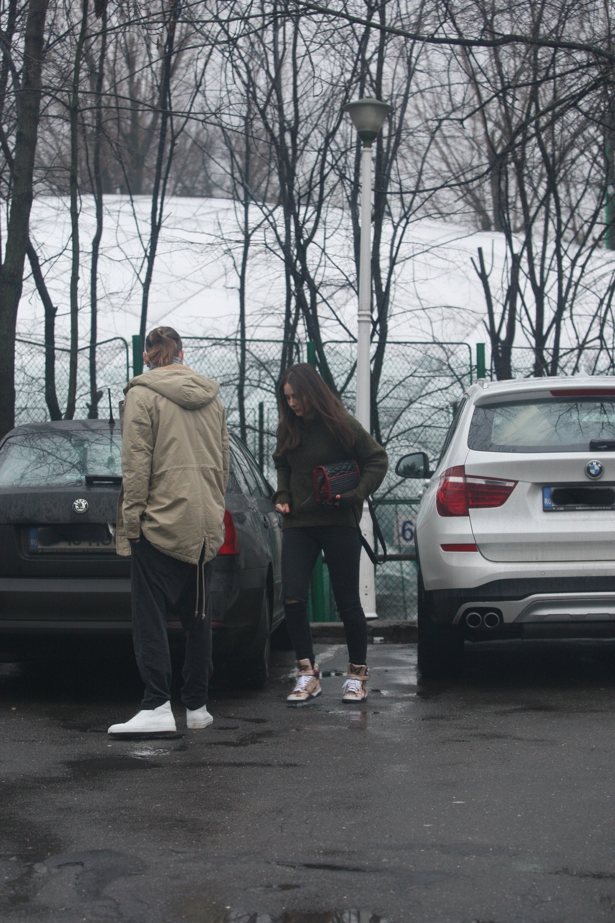 Alex, galant din fire, a ajutat-o pe Alexandra sa parcheze