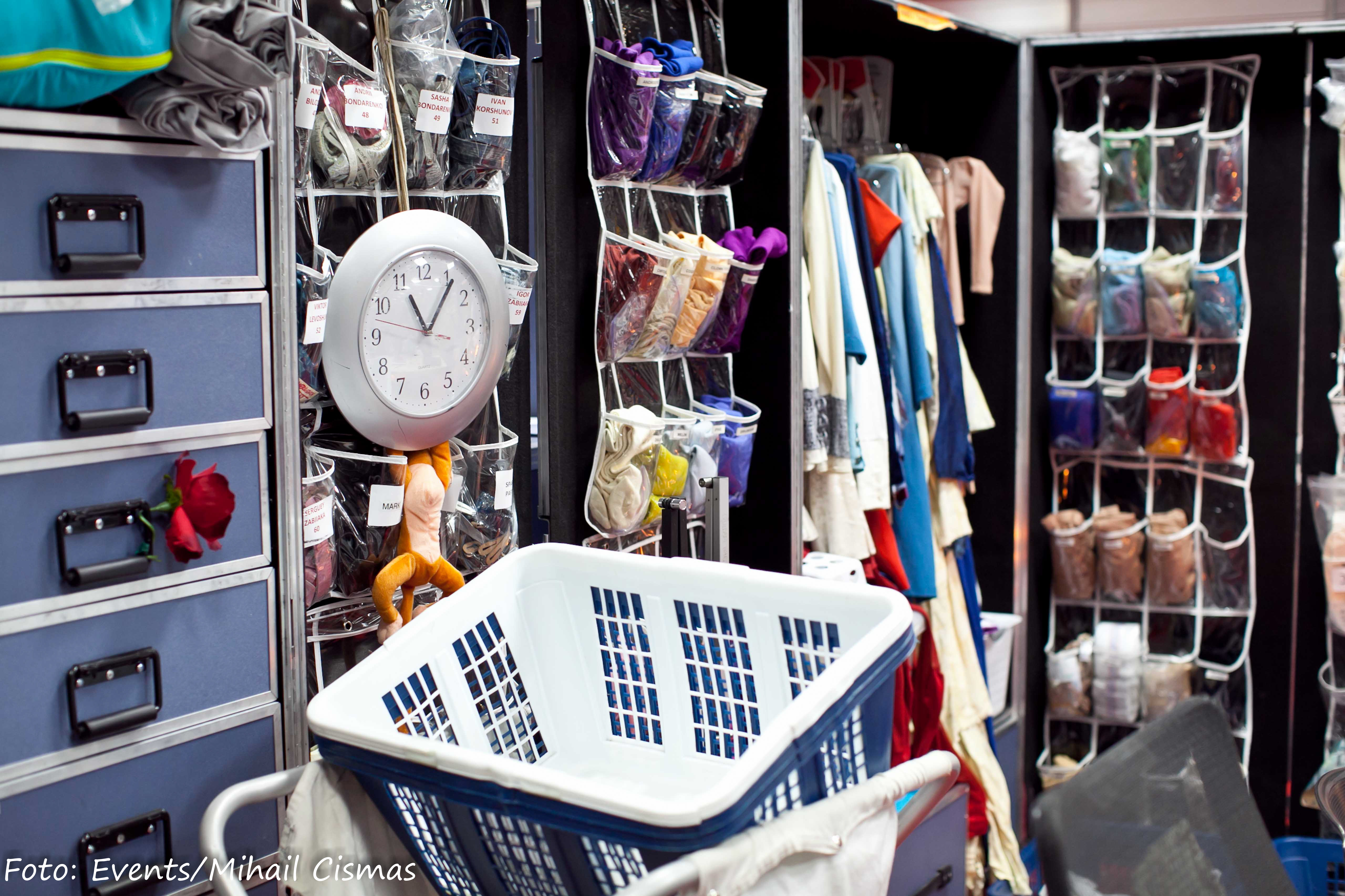 Au fost necesare 20 de camioane pentru a aduce tot necesarul pentru show-ul din Capitala