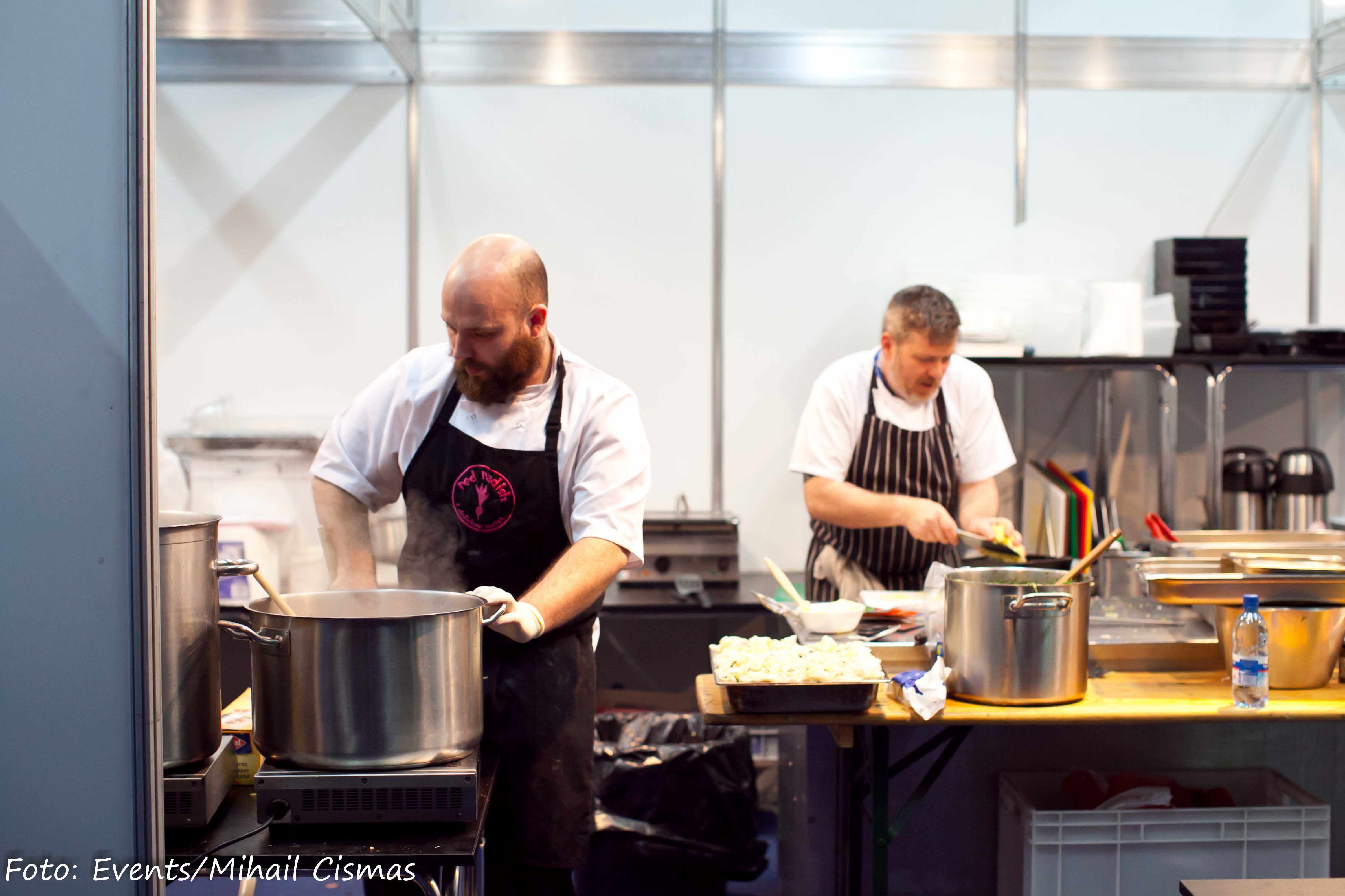 110 persoane insumeaza staff-ul Cirque du Soleil