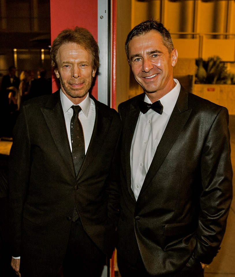 Medicul roman Alexander Radu Marmureanu alaturi de regizorul Jerry Bruckheimer