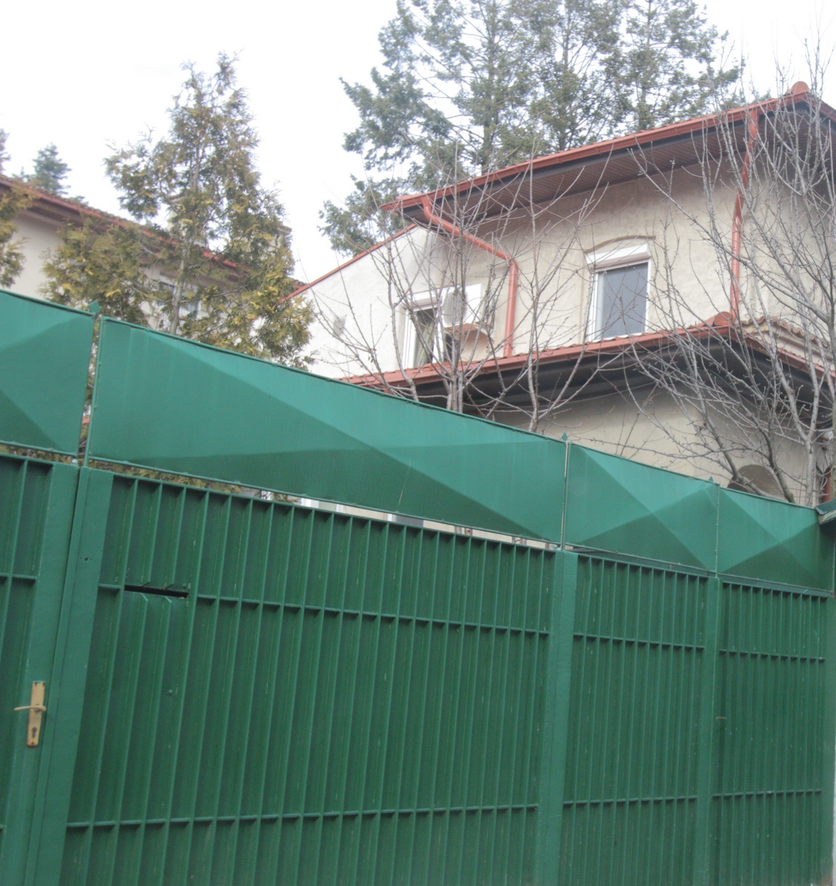 Ion Iliescu detine apartamentul din zona Primaverii din anii `90