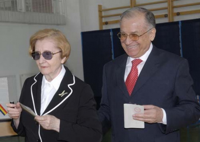 Ion Iliescu a ocupat de douari fotoliul de presedinte, intre anii 1992-1996 si 2000-2004