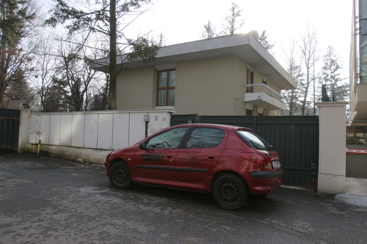 traian basescu ar putea locui in fostul imobil unde a stat Mioara Roman