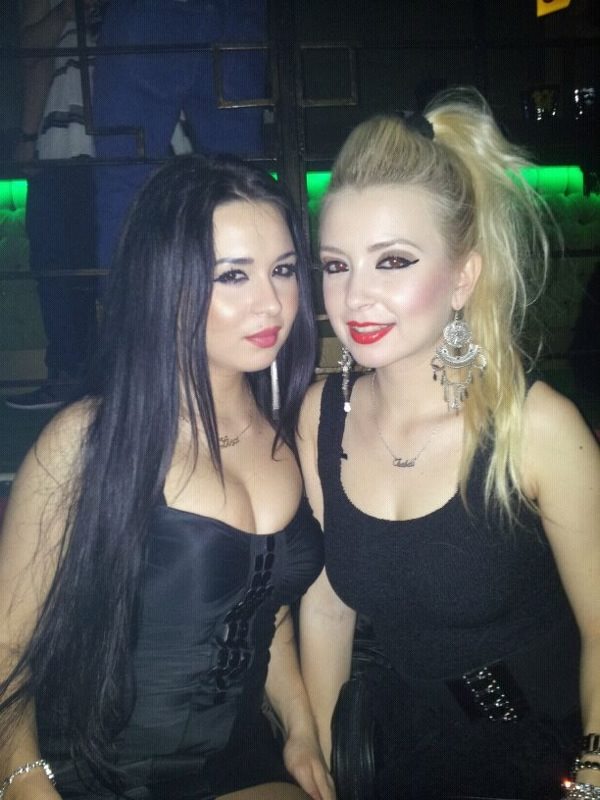 Fetele au fost dezamagite de manageri, care le-au promis marea cu sarea