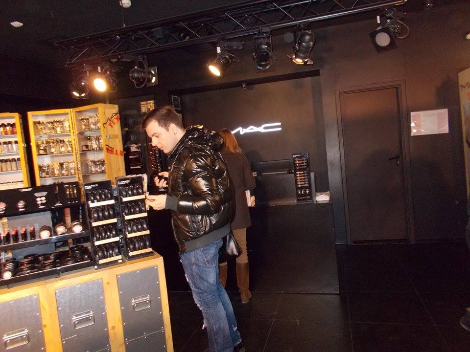 Keky la cumparat de farduri