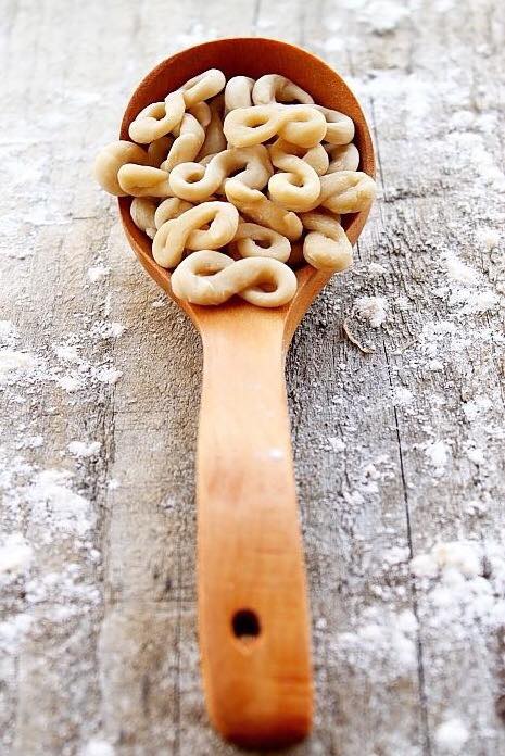 Maria Secrieriu, fosta concurenta de la MasterChef, ne prezinta o retata delicioasa de mucenici