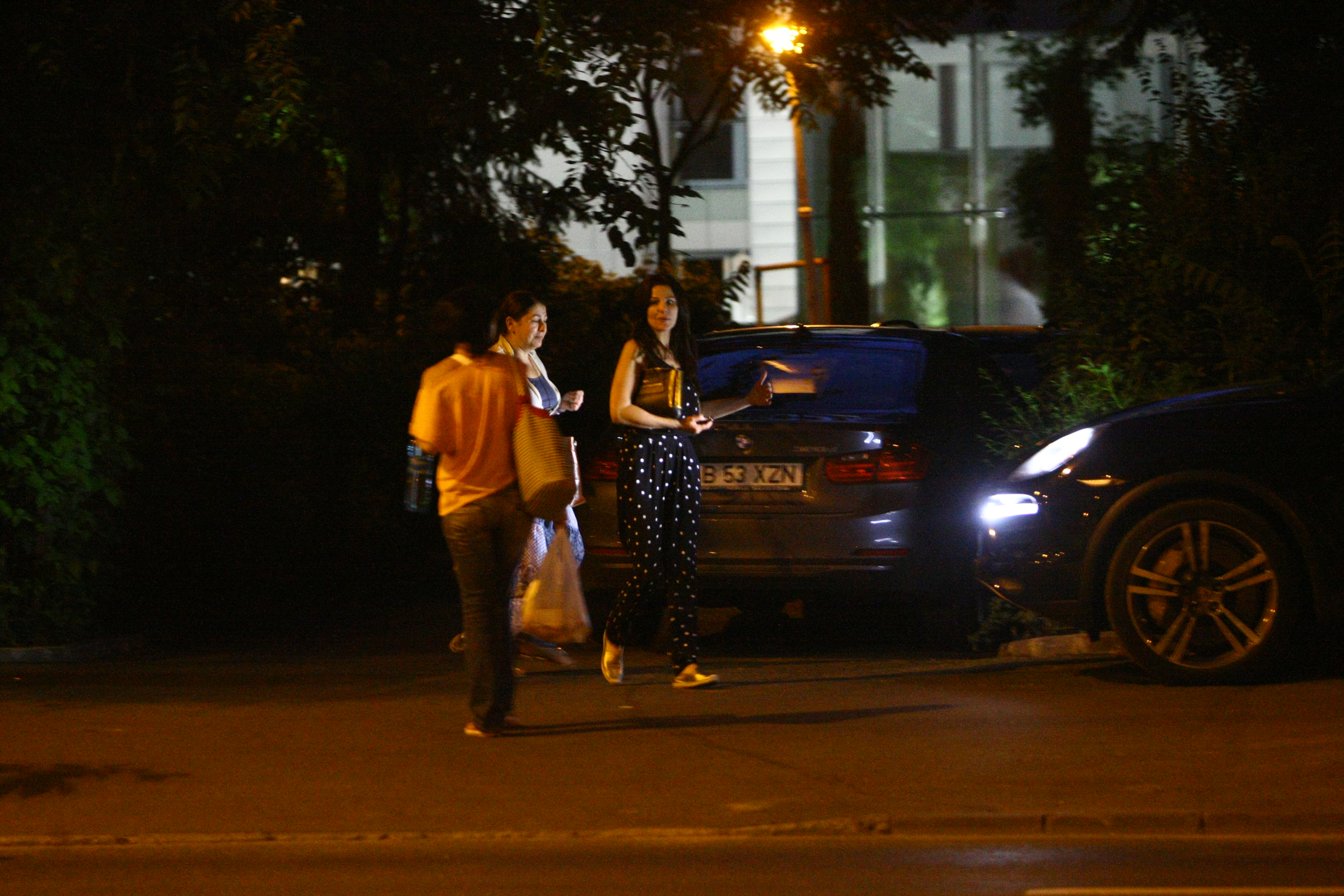 Oana a condus-o acasa pe notarita