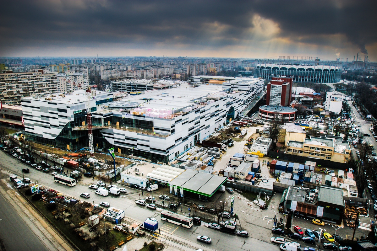 Noul complex comercial are 70.000 de metri patrati si ar trebui deschis la mijlocul acestui an