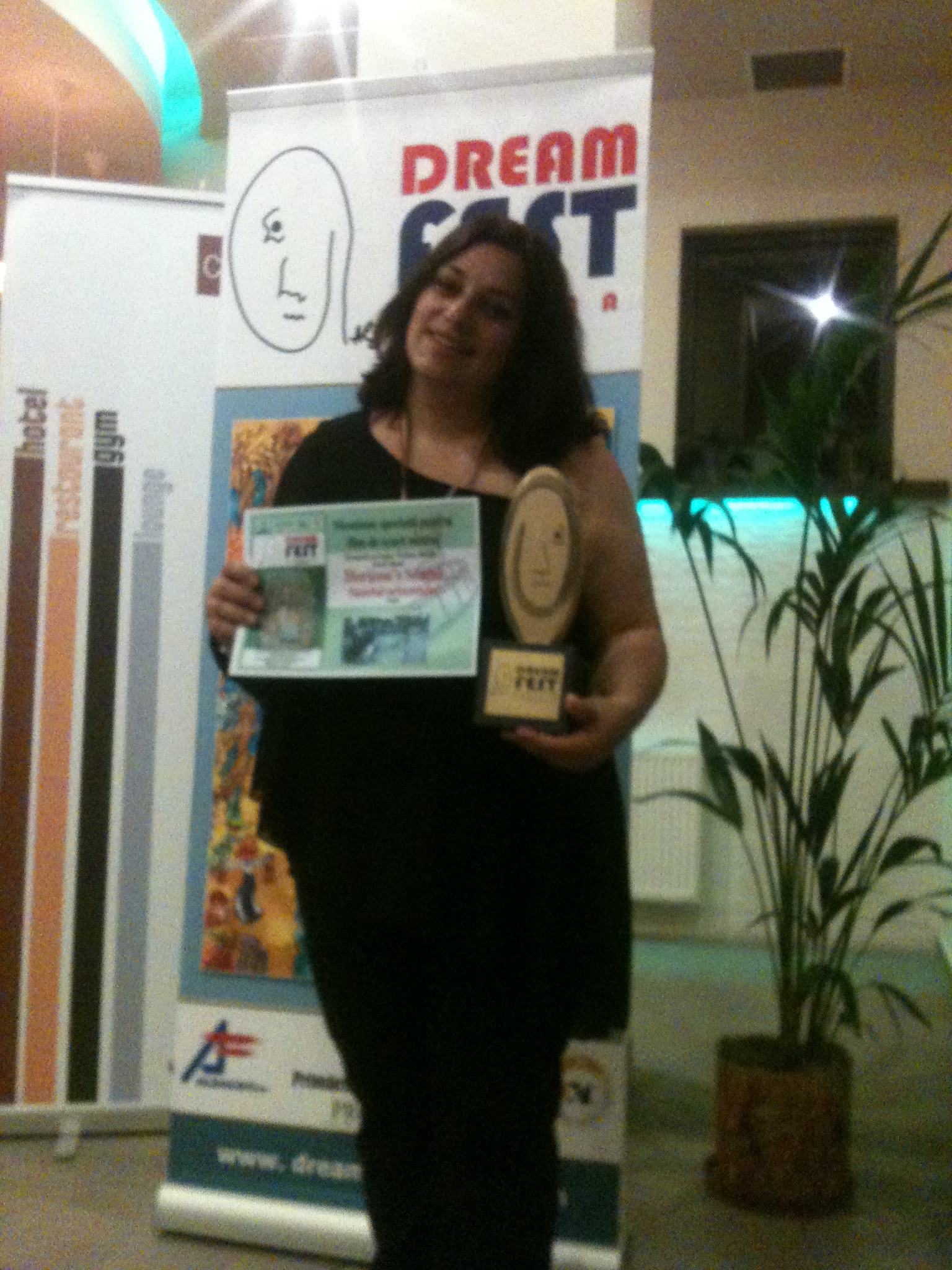 Tanara ne-a spus ca a trecut printr-o copilarie extrem de nefericita