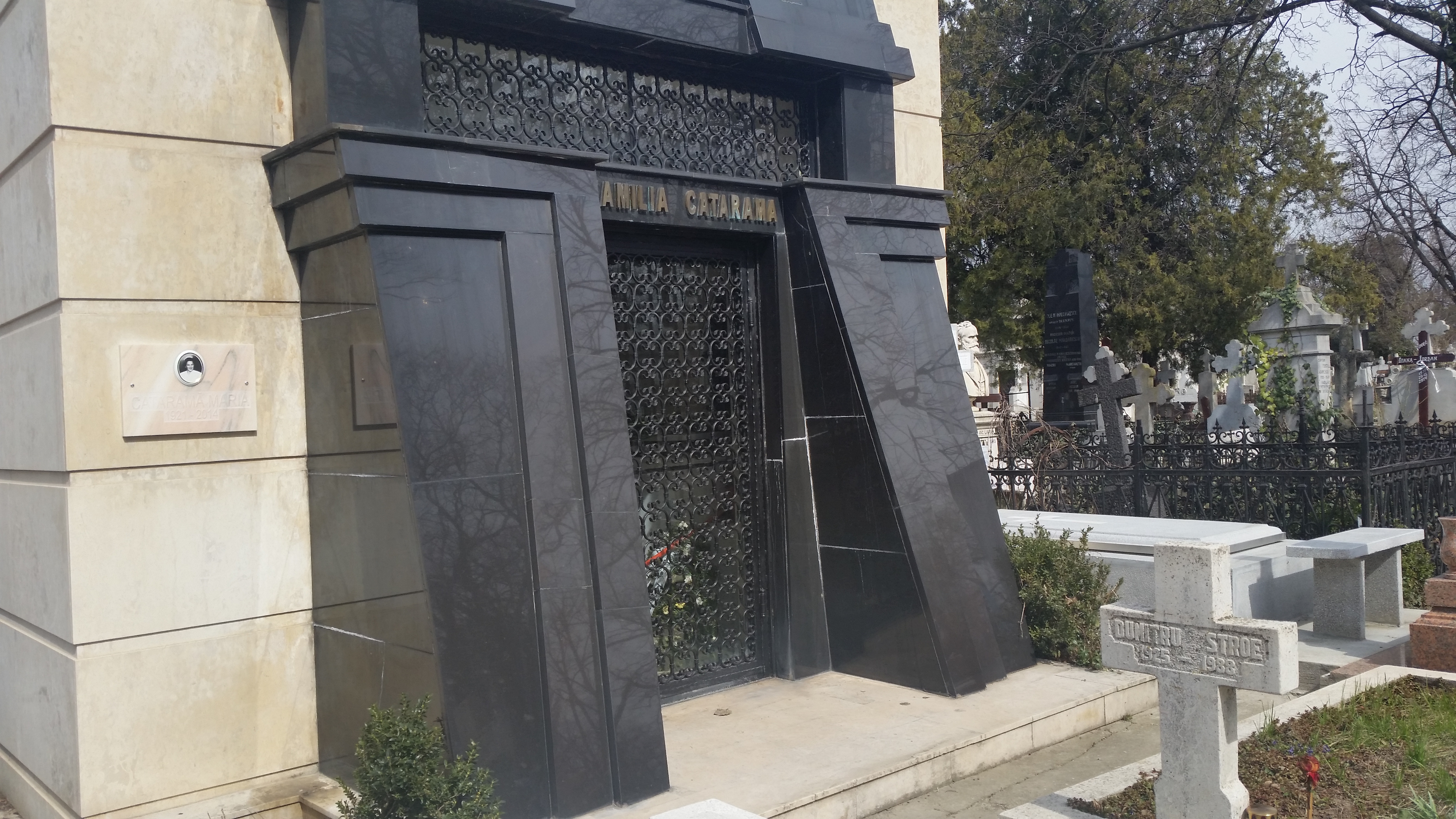 Viorel Catarama are o cripta in cimitirul Bellu de mii de euro