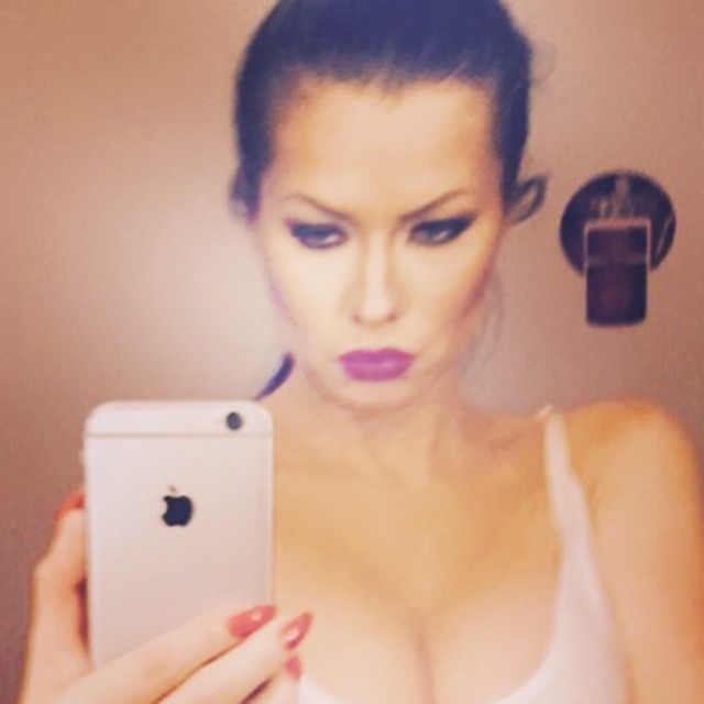 Din blonda s-a facut bruneta