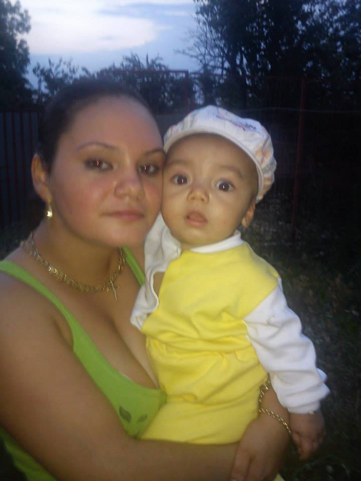 Izabela isi acuza fostul sot ca nu s-a mai interesat deloc de copilul lor