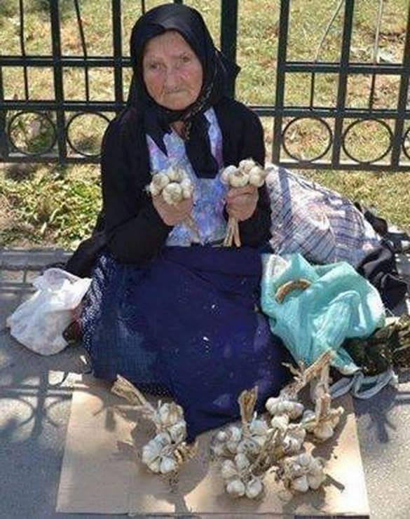 Batrana a ajuns fara sa vrea imaginea unei campanii online ad-hoc