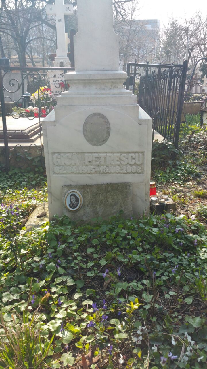 Mormantul maestrului a fost lasat de izbeliste inca din 2006