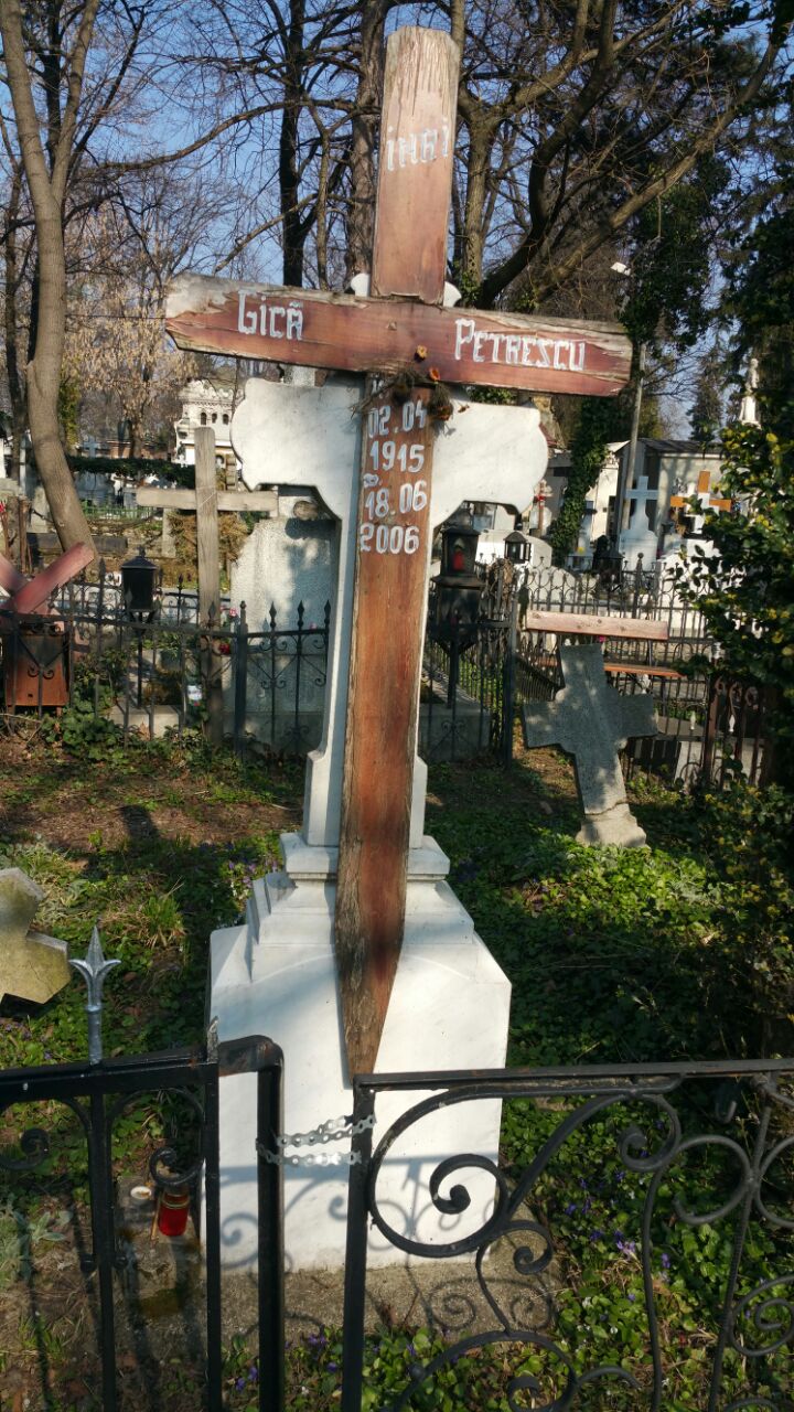 Nicio lumanare nu a mai fost aprinsa la capataiul artistului de ani buni