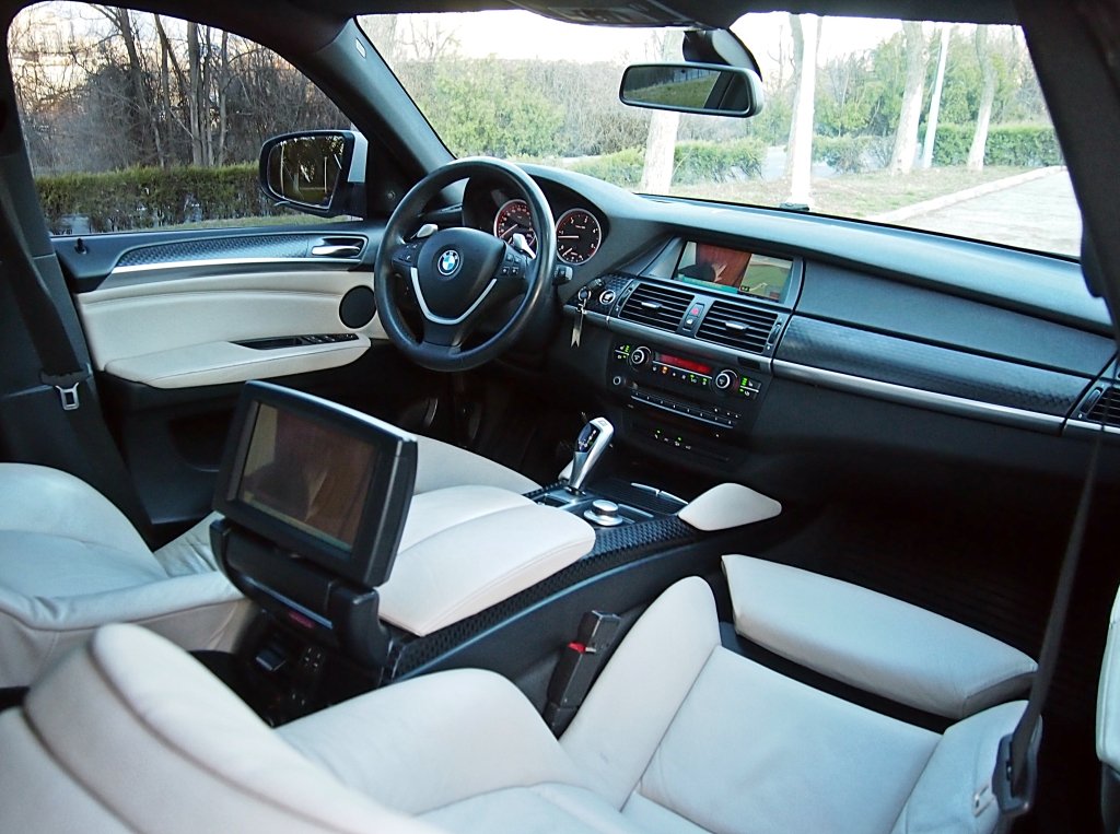 Blonda cere pe bolid in jur de 30.000 de euro