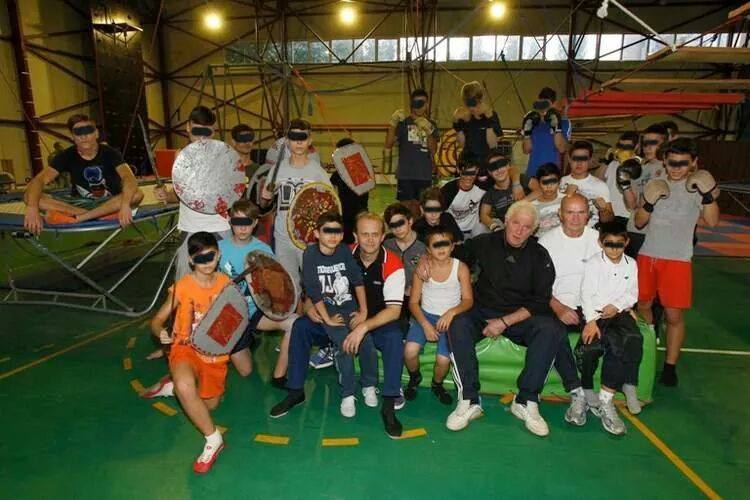 Cel mai probabil una dintre ultimele fotografii realizate de maestrul Szobi Cseh alaturi de pustii de la Asociatia Gladiator