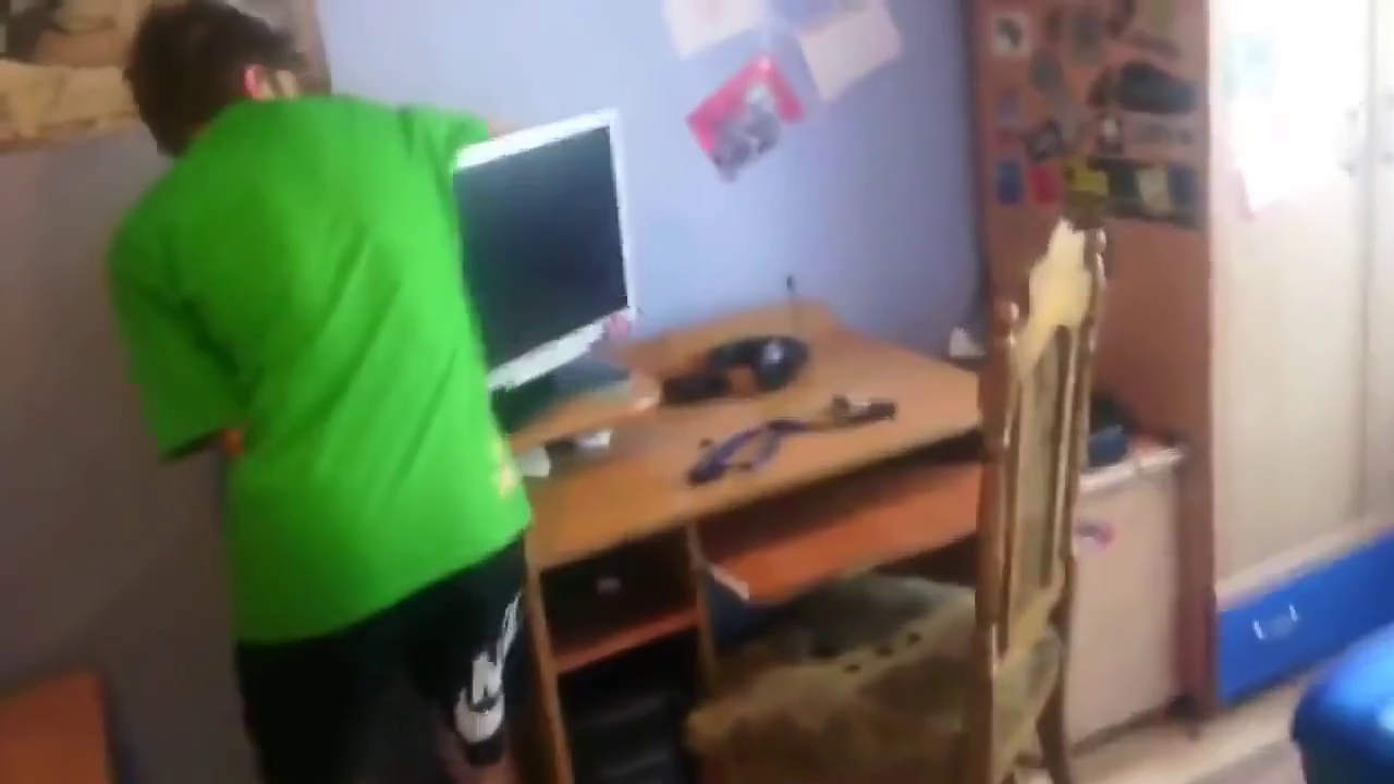 Ultimul a fost monitorul, care a zburat direct pe geam