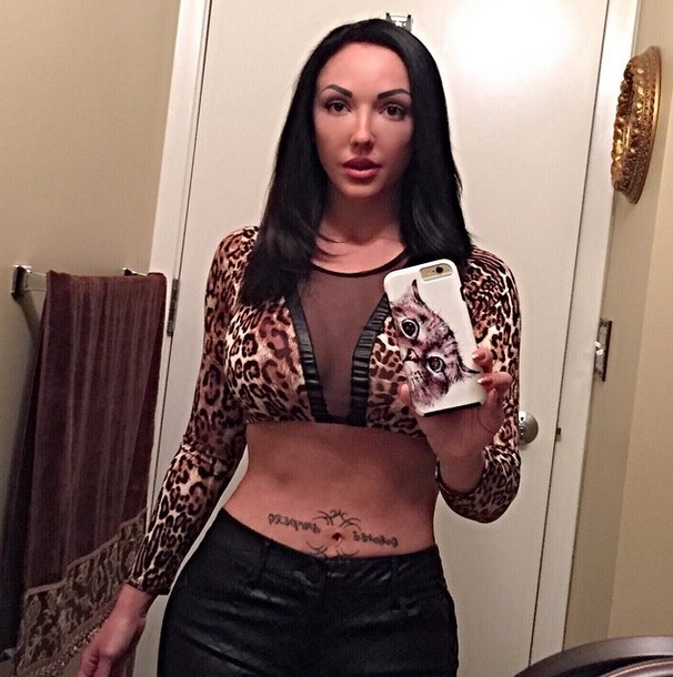 Alexandra s-a facut bruneta