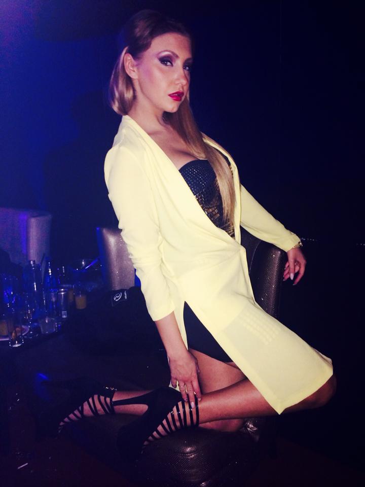 Roxana a petrecut in mai toate cluburile din Grecia