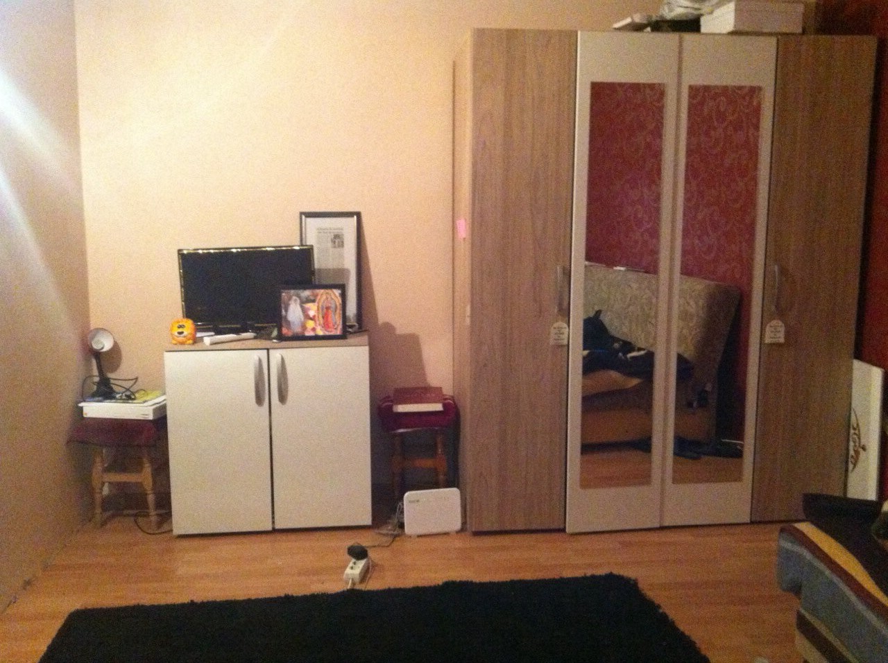 Cu greu Camelia a reusit sa faca rate sa isi cumpere un pat si un dulap