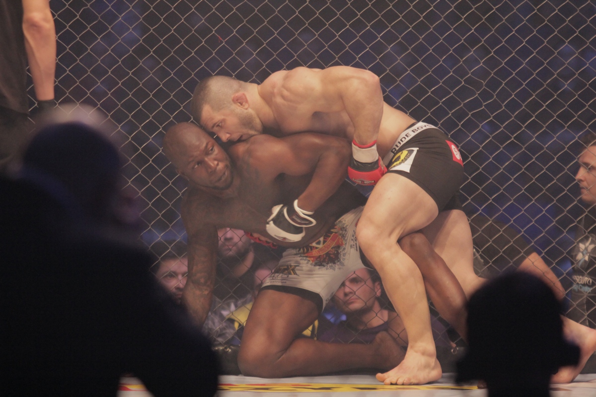 Ionut Pascu a obtinut o victorie prin K.O. in cateva zeci de secunde