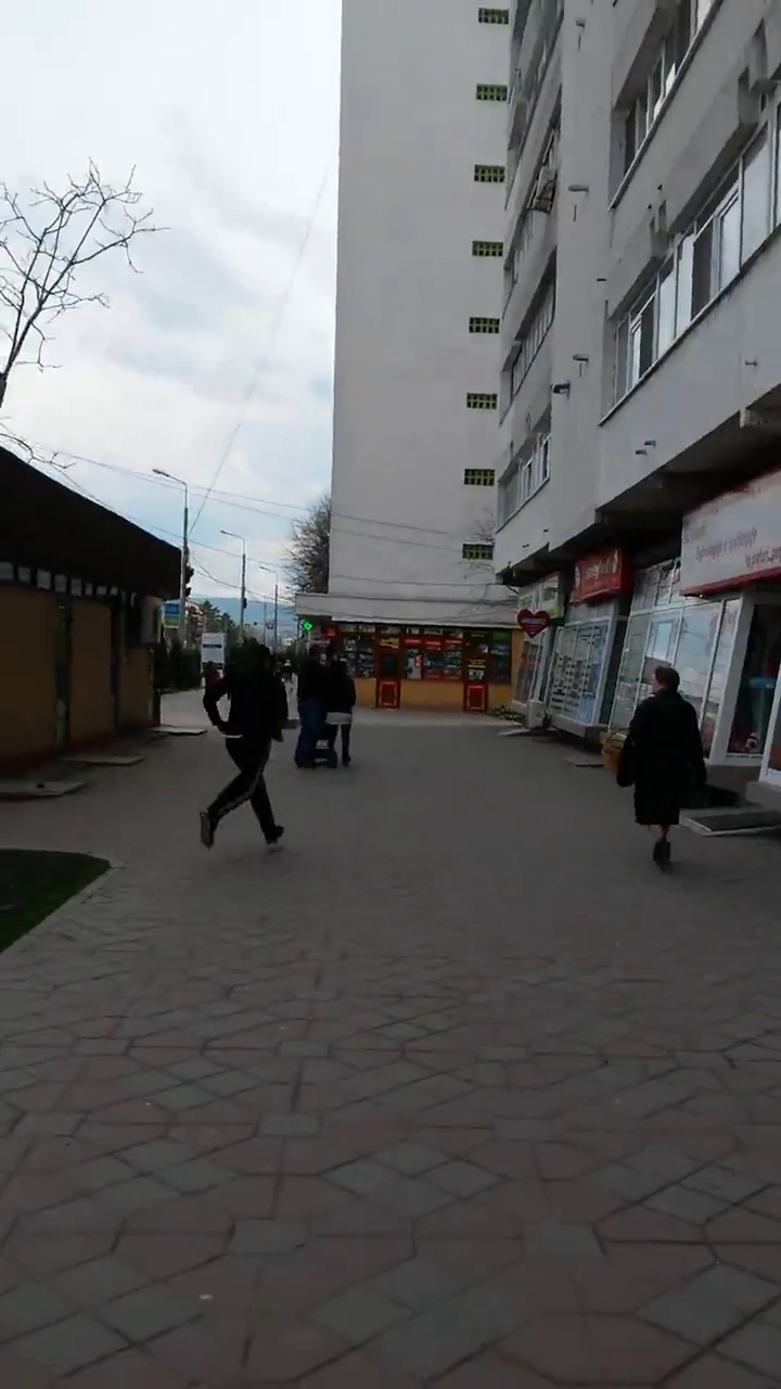 Cel mai probabil baiatul era mort de foame si porumbelul era singura sa masa pe ziua respectiva