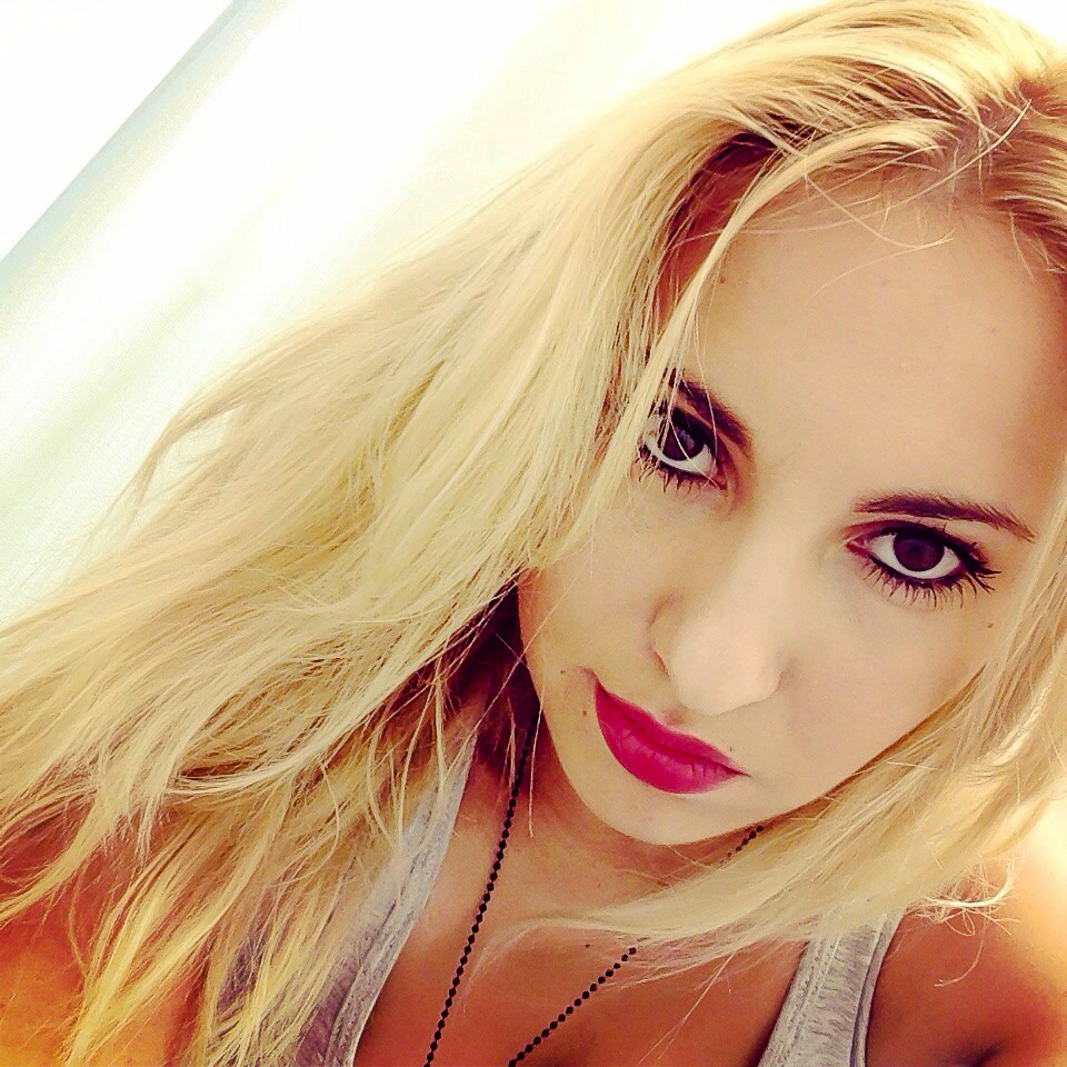 Chiar daca putea sa aleaga cu usurinta o cariera in lume amodei, ea a ales bataia