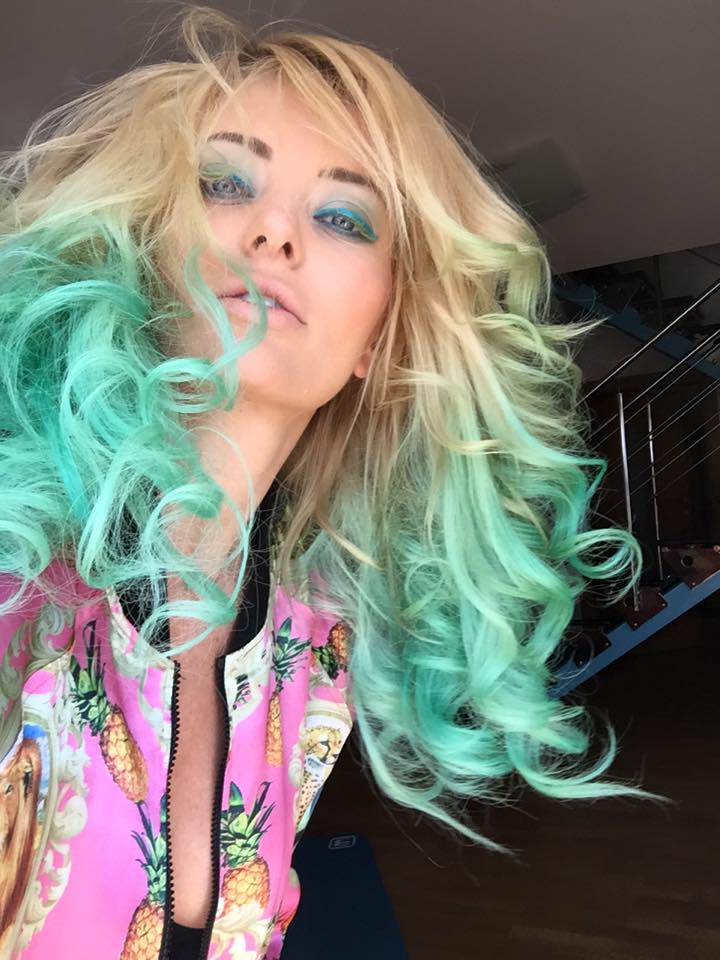 Delia si-a facut o schimbare de look