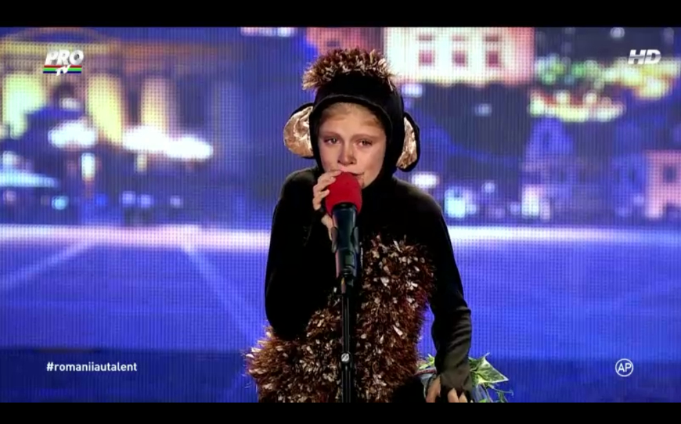 Simona a izbucnit si ea in lacrimi la finalul numarului sau