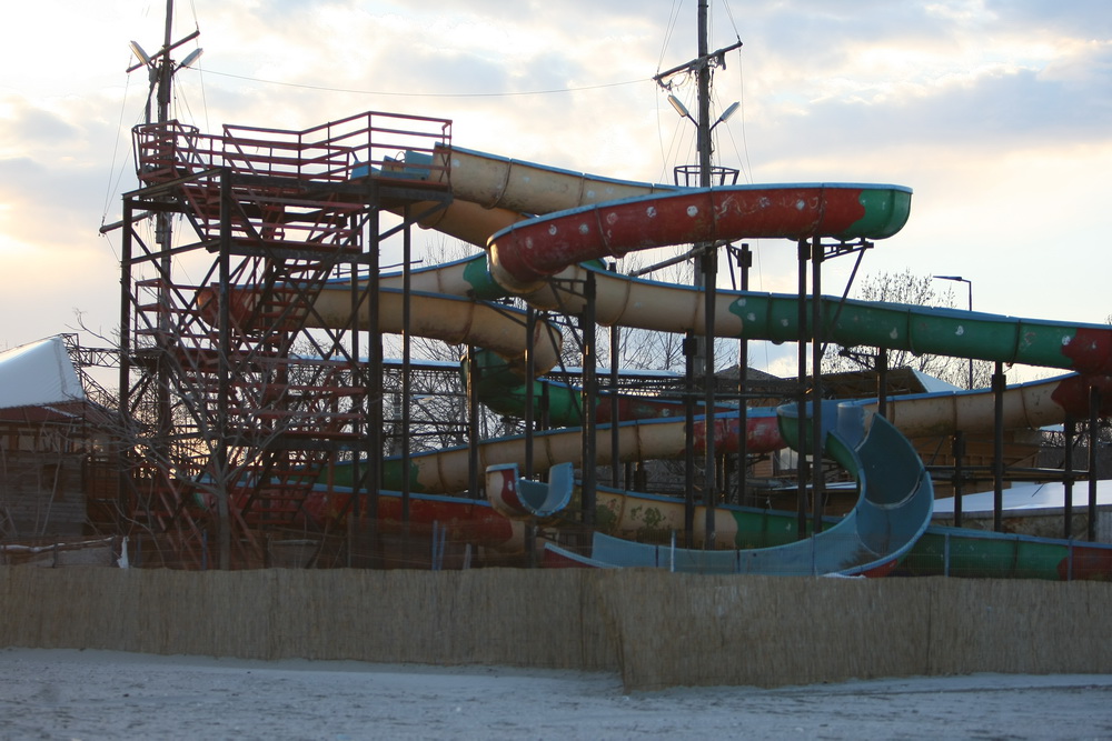 Toboganele care ar trebui sa asigure distractia de 1 Mai la mare sunt intr-o stare deplorabila