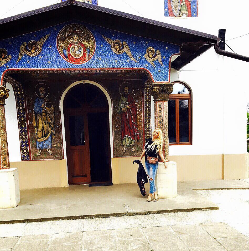 Simona Trasca este de fel bisericoasa