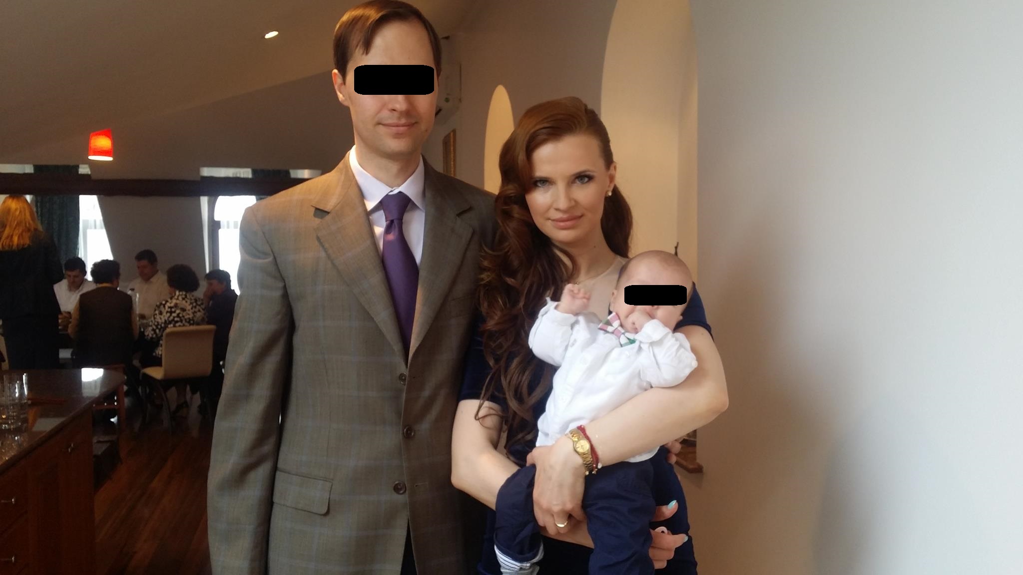 Gabriela alaturi de fiul si sotul ei