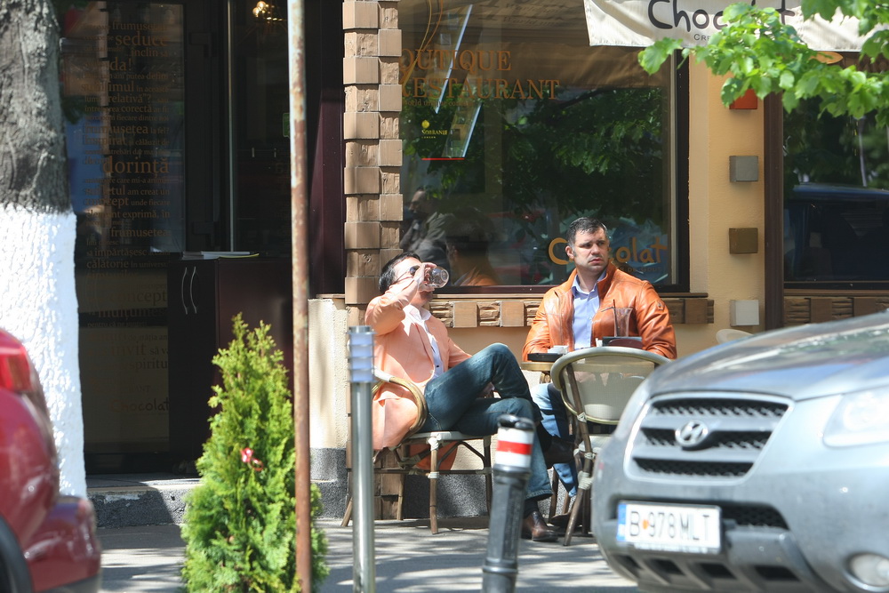 Daniel Ghita a baut o limonada alaturi de un prieten