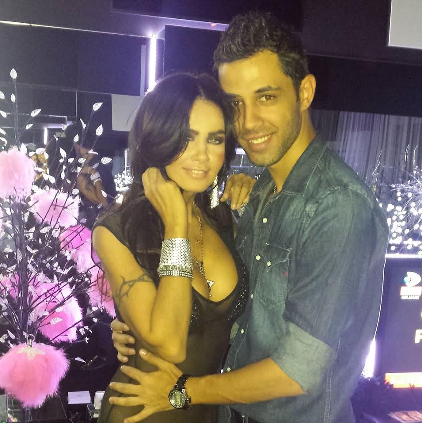 Oana s-a gatit provocator de 1 Mai