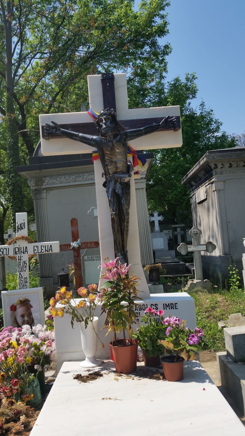 Familia a ridicat un monumentu funerara la inceputul acestui an