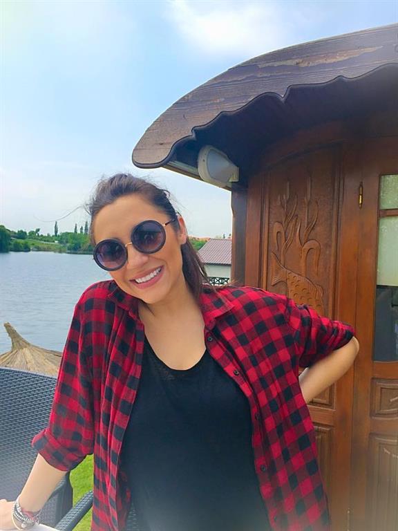 Andra este insarcinata in luna saptea