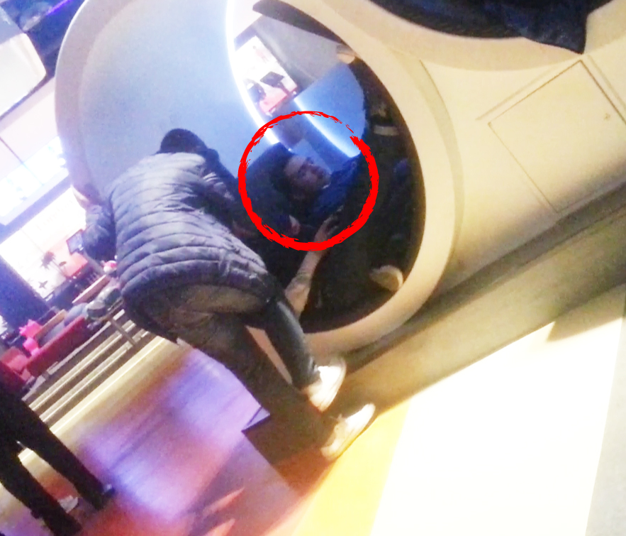 Baiatul sirianului s-a distrat de minune la mall