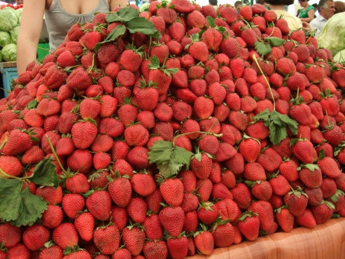 Pasta de capsune se foloseste des in albirea dintilor