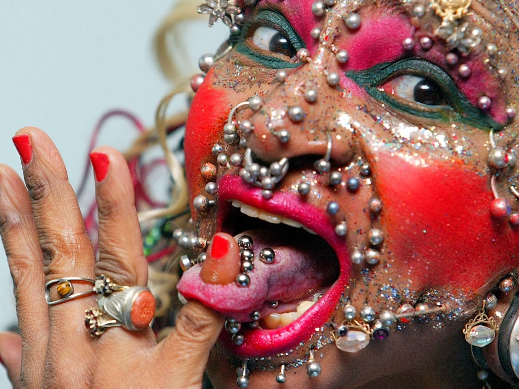 Elaine poate concura fara probleme la un loc in Cartea Recordurilor